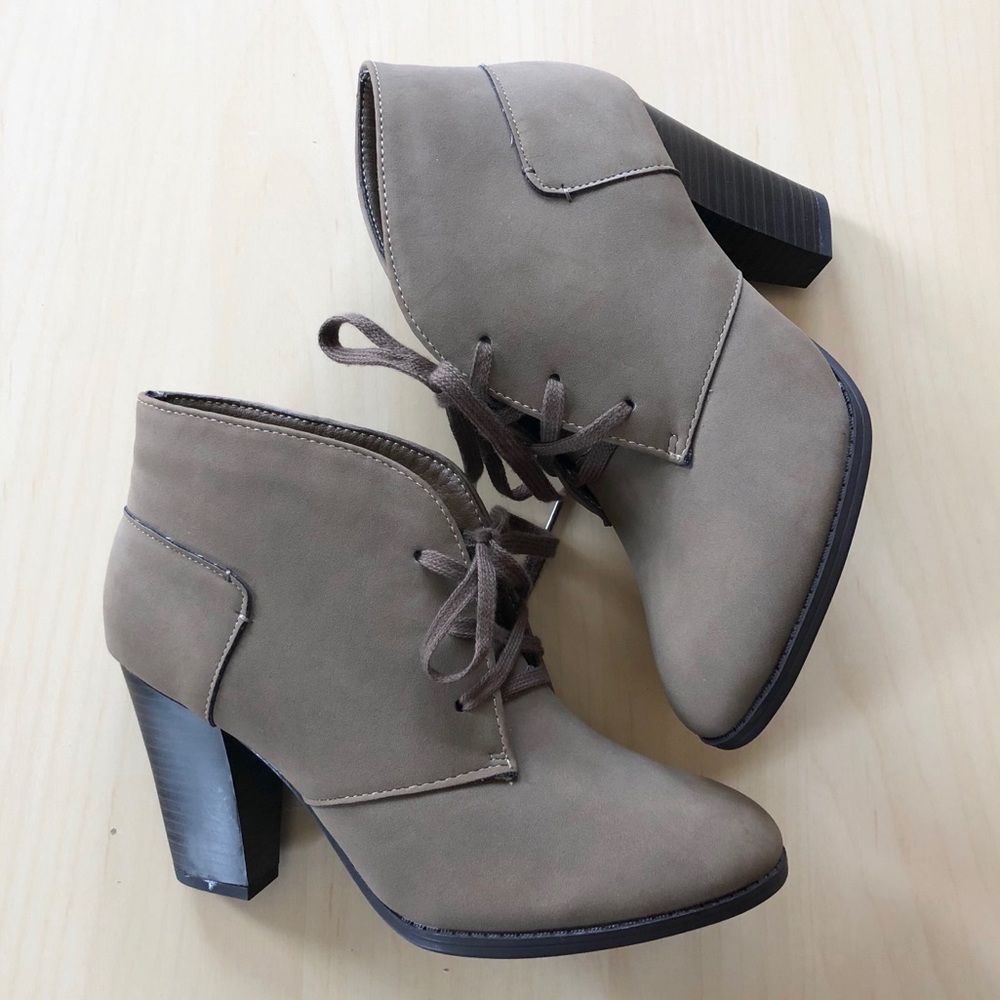 Jasmin Lace Up Booties Size 7.5